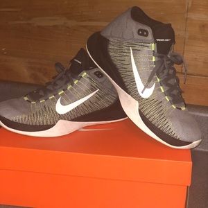 Nike’s - Men’s Sz 7